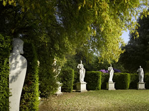chiswick house statues