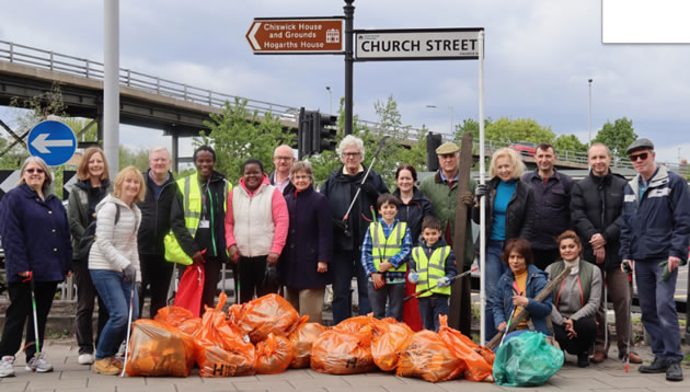 volunteers take part in chiswick clean up campaign 