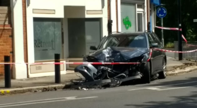 Car at junction of Wellesley Road and Sutton Lane North 