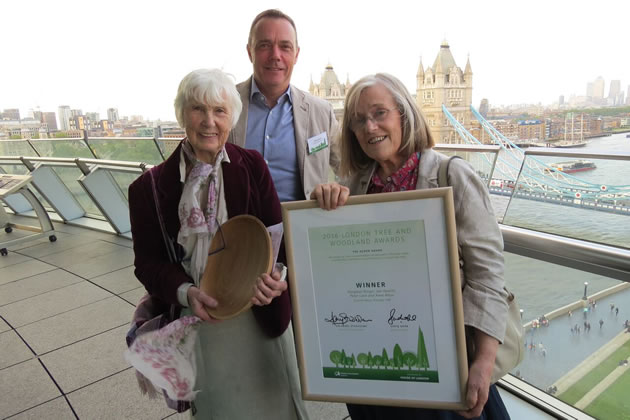 gunnersbury triangle volunteers receive award for their work 