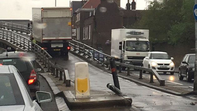 Lorry stuck on the Hogarth Flyover 