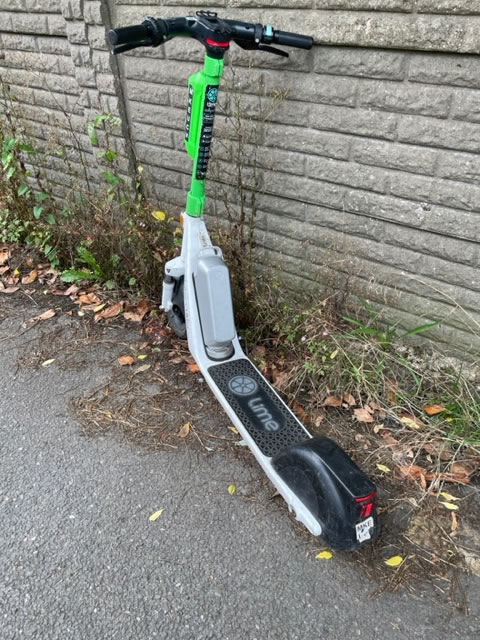 Lime e-scooter in Gunnersbury 