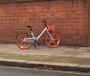 mobike left on pavement