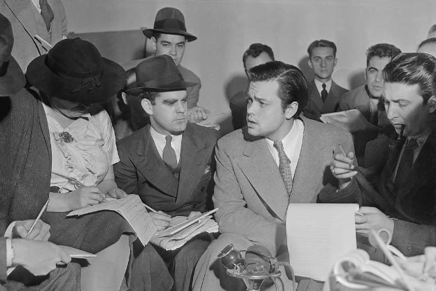 Orson Welles explaining to reporters that his play was not intended to cause panic 