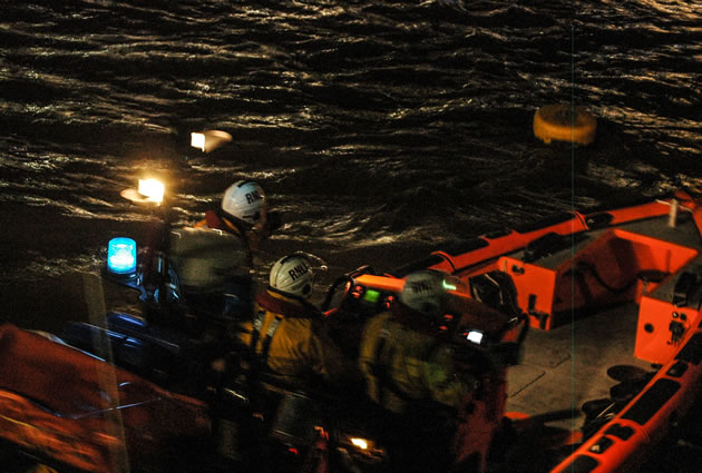 Chiswick RNLI Crew Respond to Late Night Speed Boat Accident