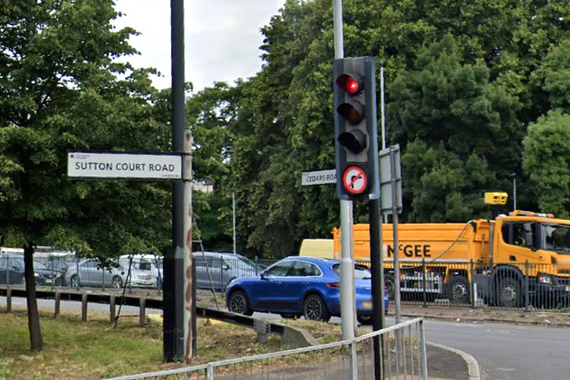 Traffic lights at junction of Sutton Court Road and A4