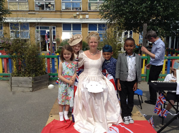 picture of children dressed up for queens birthday at strand school 