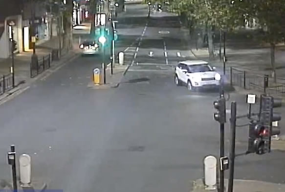 White Range Rover Evoque on Chiswick High Road. Picture: Met Police 