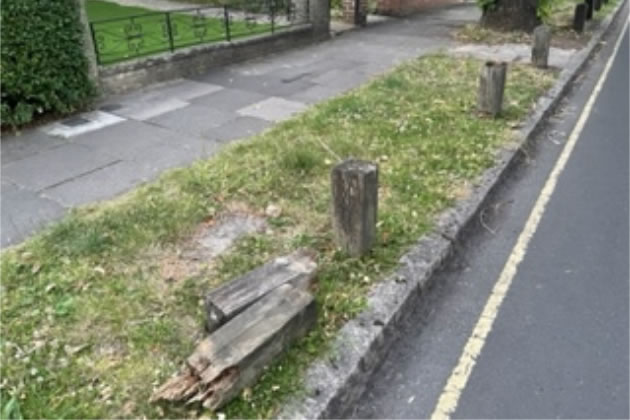 Gunnersbury Park Garden Estate bollards