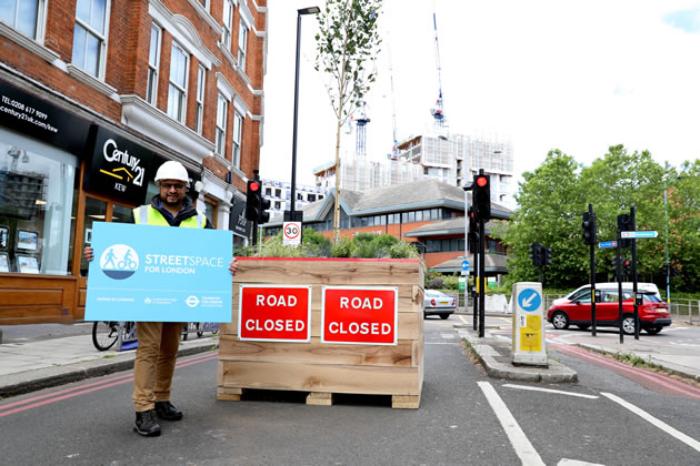 Hanif Khan promoting Streetspace measures in Chiswick