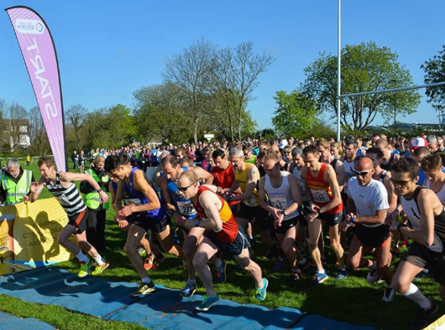 image of people running in a marathon 