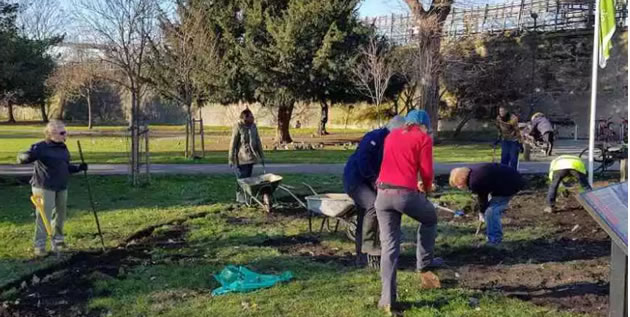 voluteers dig flower beds