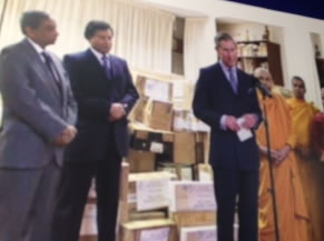 prince charles visits the buddhist vihara in 2004